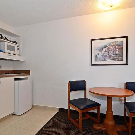 Siegel Select Bartlett Hotel Room photo