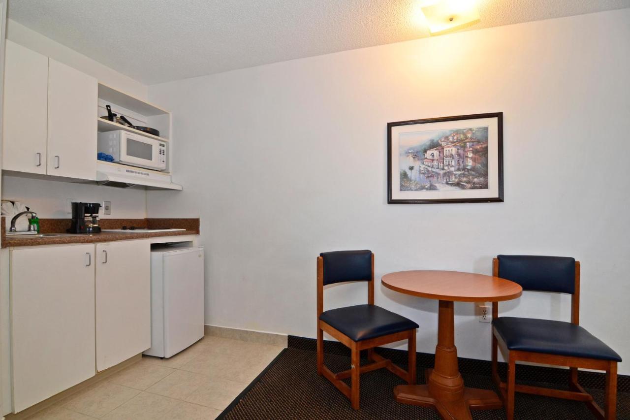 Siegel Select Bartlett Hotel Room photo
